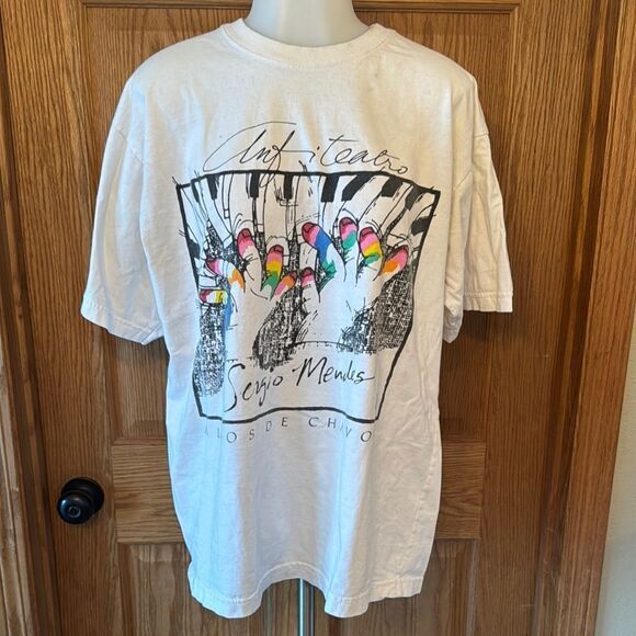 VINTAGE Sergio Mendes Piano Keys Altos De Chavon Tee - Picture 2 of 12